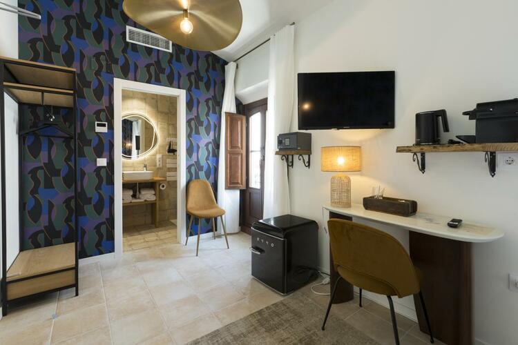 La Marsellesa Hotel Boutique, Pego – Dormitorio doble con cabezal Art Déco